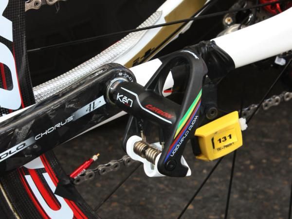 The world championship stripes apparently provide Ballan with enough justification to use the older Look KeO version than the new KeO 2 Max version recently introduced.