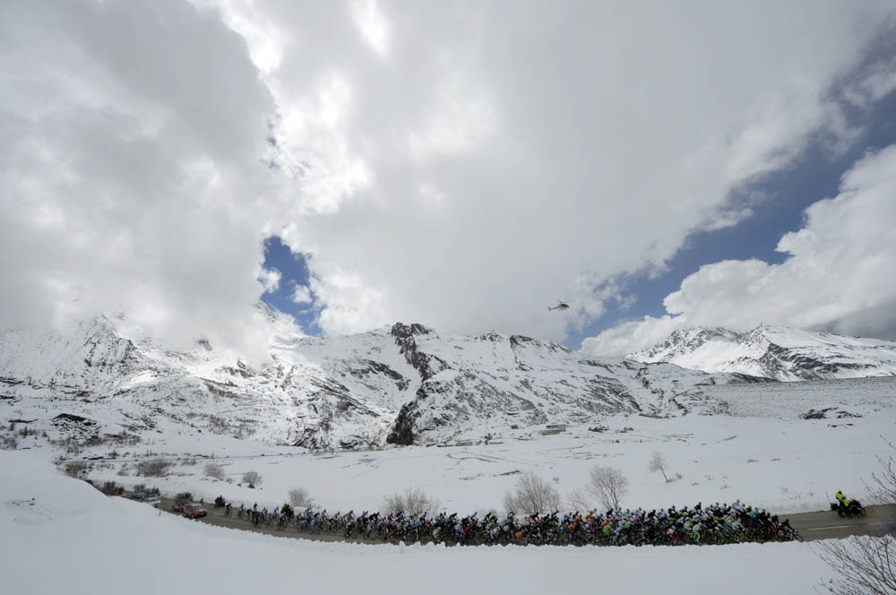 The peloton on stage fifteen at the 2013 Giro d'Italia