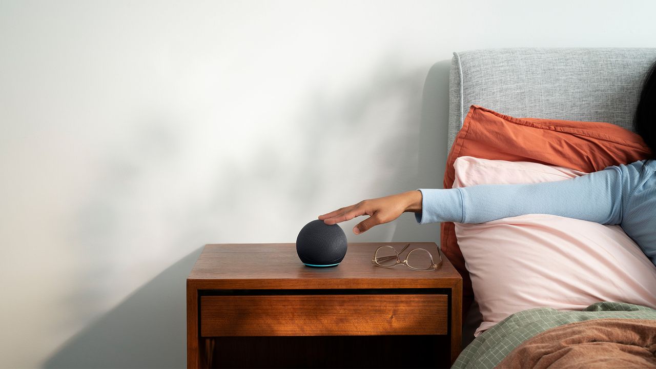 Smart speaker: Amazon Echo Dot (5th Generation)