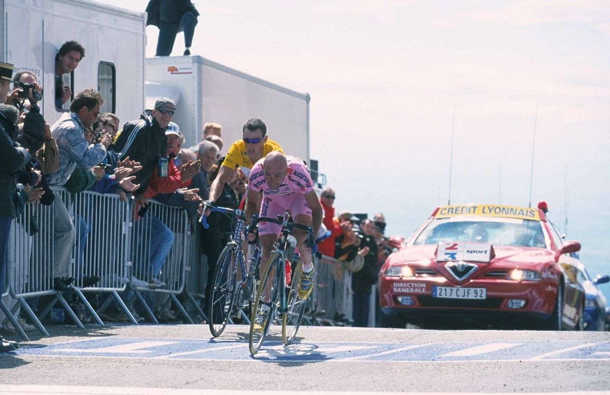 Marco Pantani beats Lance Armstrong to the 2000 Tour de France Mount Ventoux stage win