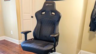 E-WIN Flash XL gaming chair in living room