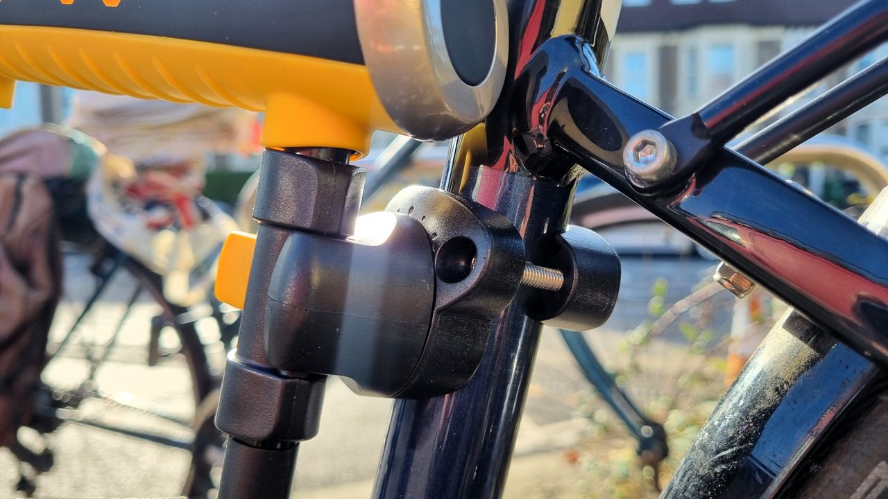Onguard 8003 Pitbull mounting bracket fixed to a bike