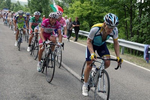 Levi Leipheimer (Astana) leads Danilo Di Luca on the ascent of the Blockhaus.