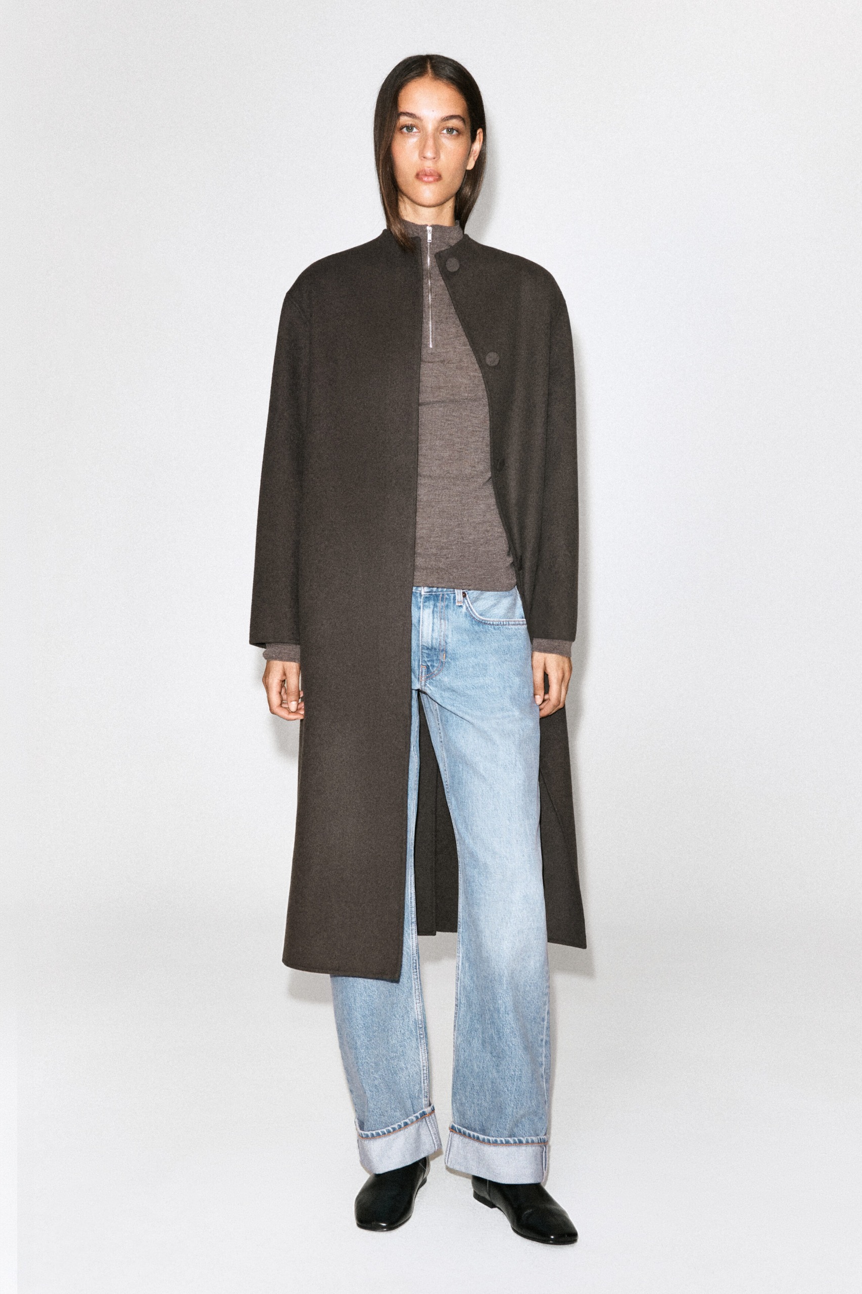 Folde Curved-Leg Turn-Up Jeans