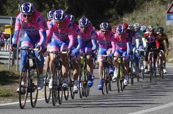 Lampre-ISD lead the chase.