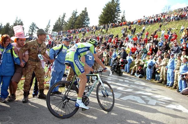 Ivan Basso (Liquigas - Doimo) is alone in first near the Zoncolan summit finish.