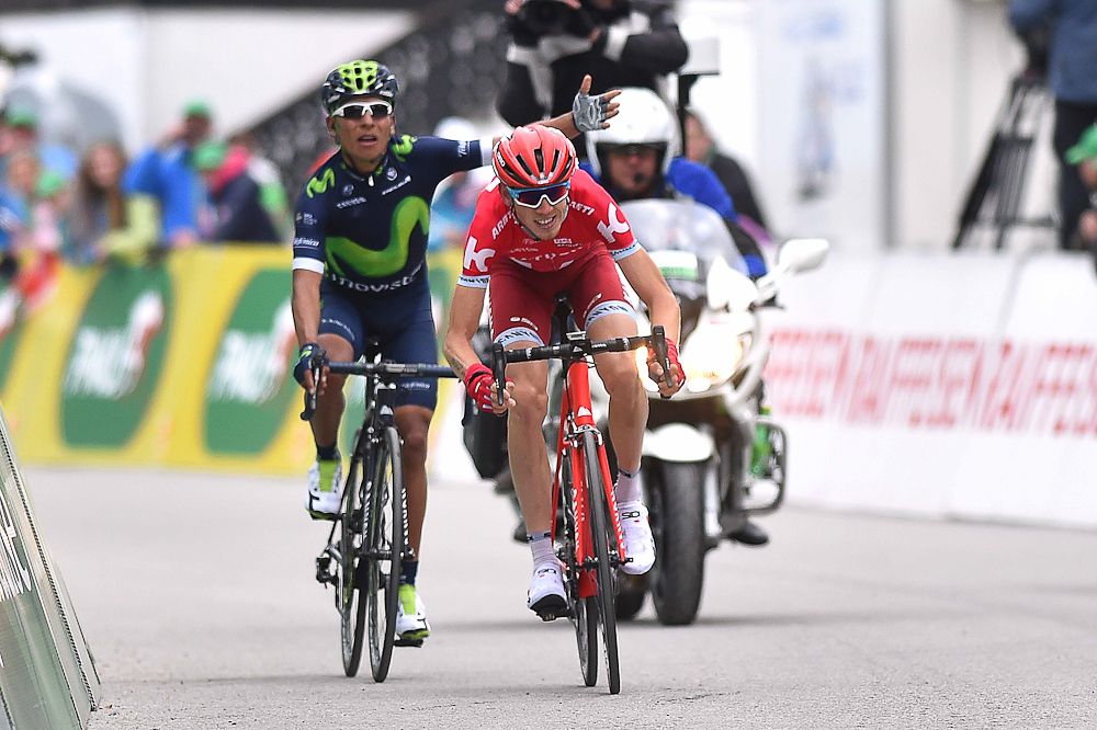 Zakarin sprints as Quintana protests at the end of stage 4 at the Tour de Romandie.