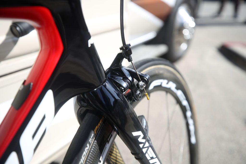 Bahrain-Merida use gold cable ends on their brake cables