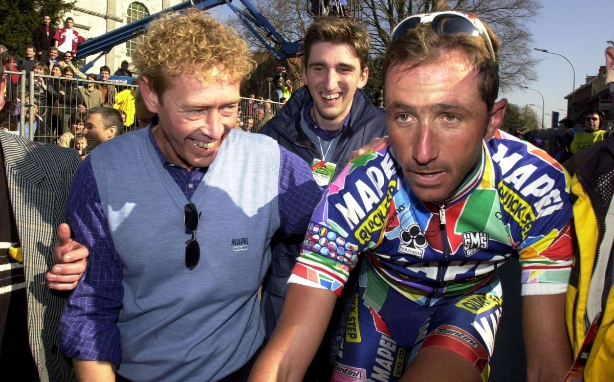 Andrea Tafi, the 2002 champion, heads to the podium
