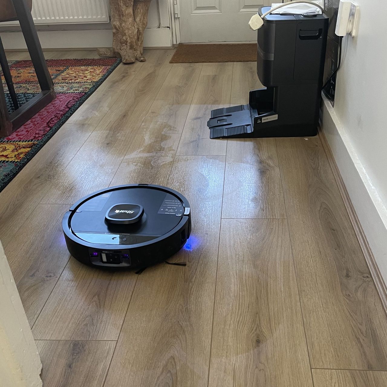 Shark PowerDetect UV Reveal 2-in-1 Vac &amp; Mop Robot Vacuum mopping wood-effect flooring