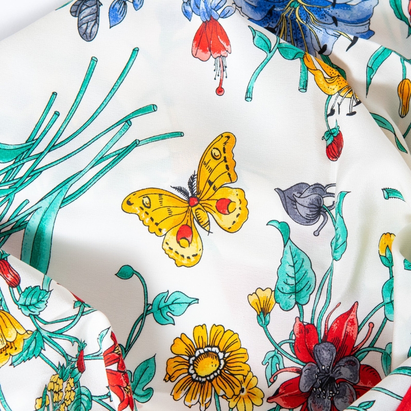 EVEYSPRELOVED, Gucci Floral Silk Scarf