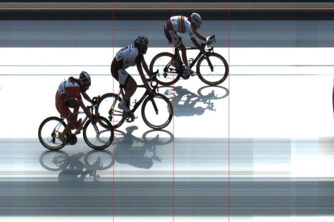 Marianne Vos (Rabo-Liv) nudges ahead of Kirsten Wild (Giant-Shimano)