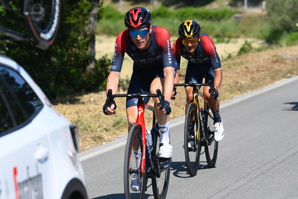 JESI ITALY MAY 17 LR Salvatore Puccio of Italy helps to Richard Carapaz of Ecuador and Team INEOS Grenadiers dropped from The Peloton during the 105th Giro dItalia 2022 Stage 10 a 196km stage from Pescara to Jesi 95m Giro WorldTour on May 17 2022 in Jesi Italy Photo by Tim de WaeleGetty Images