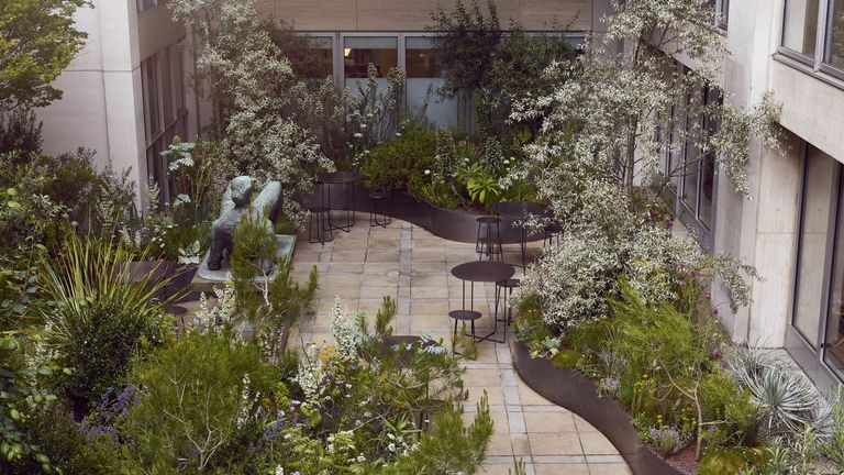 Hermès花园露台植物和树木在伦敦