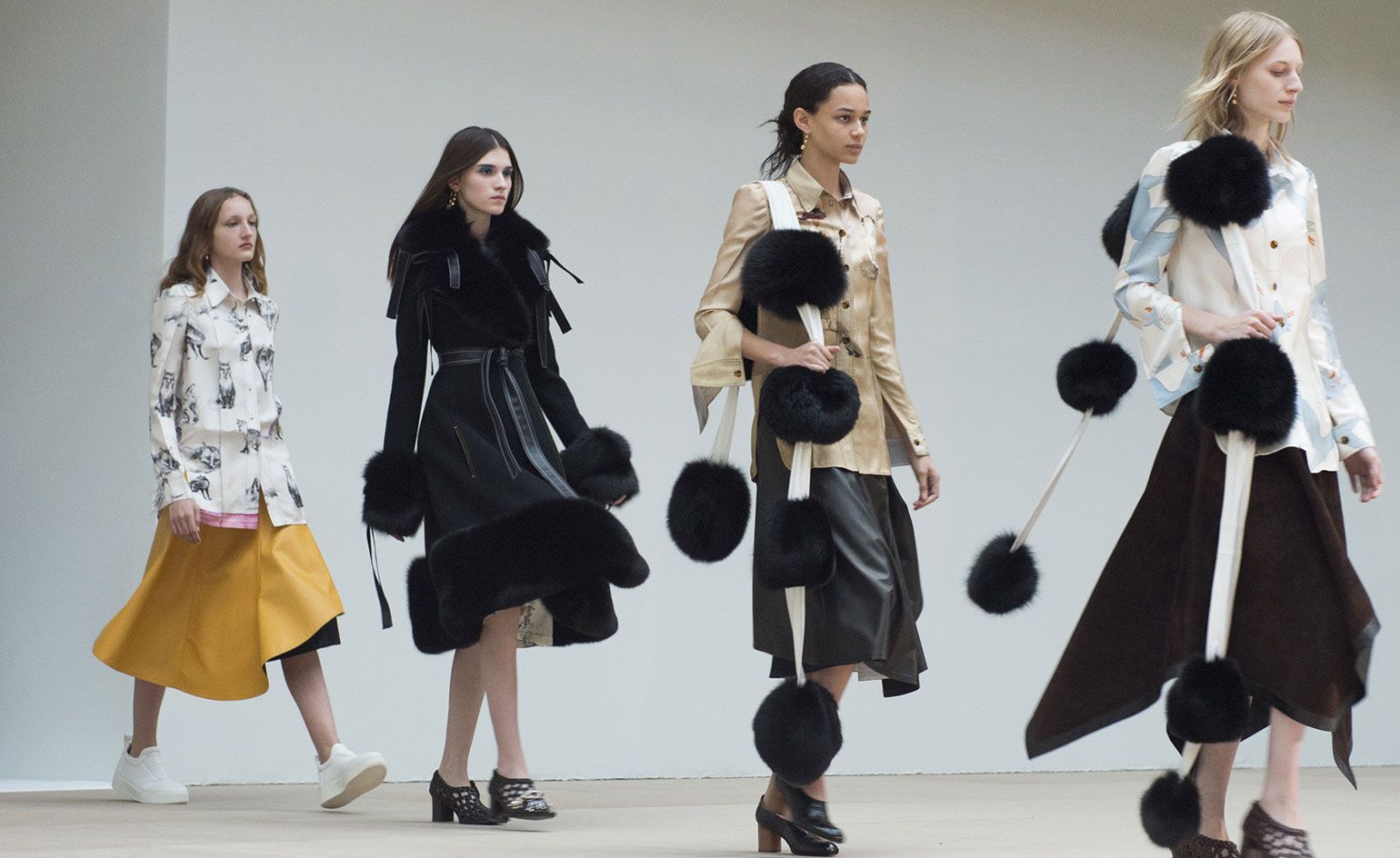 Philo's 'Wonderland' drops included swinging blackberry, fox, squirrel and daisy motifs, while her 'Dot' style saw simple discs of gold or rose gold elegantly tiered.