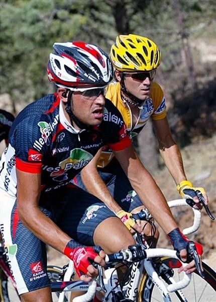 Spain's Oscar Pereiro (L) and Alejandro Valverde of Caisse D'Epargne