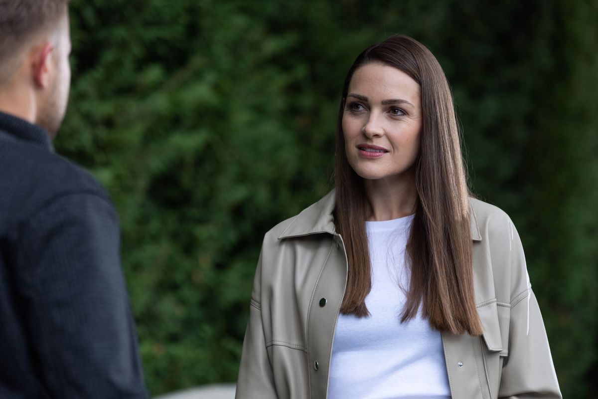 Sienna Blake has a new idea to get rid of Warren Fox in Hollyoaks.