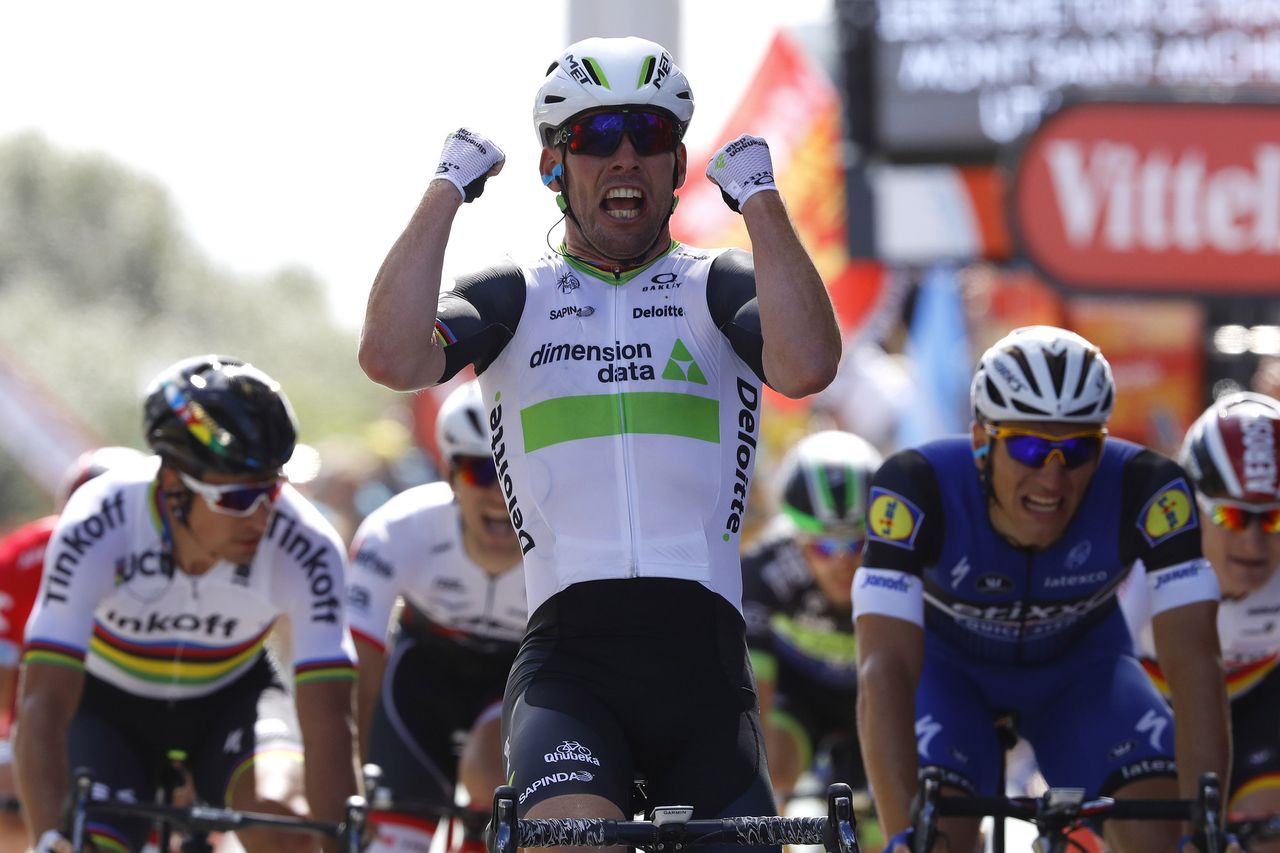 Mark Cavendish (Dimension Data) wins stage 1 of the Tour de France