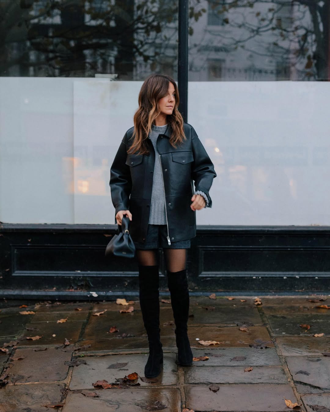 Influencer styling black boots