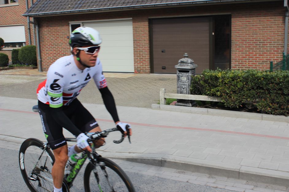 Edvald Boasson Hagen returns to the bus after signing on