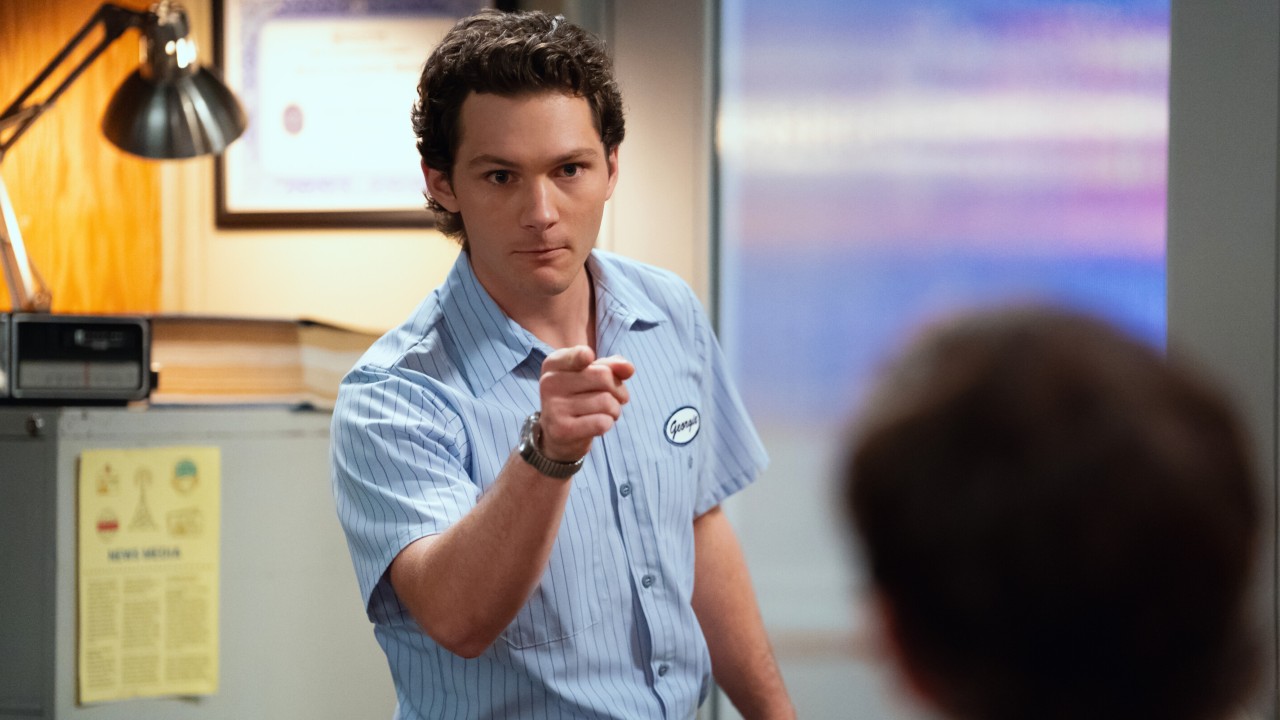 Georgie points a finger at Scott