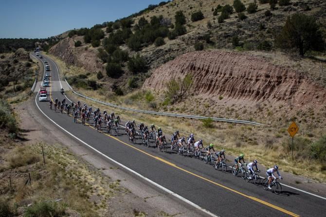 The women make their way to today&rsquo;s big climb