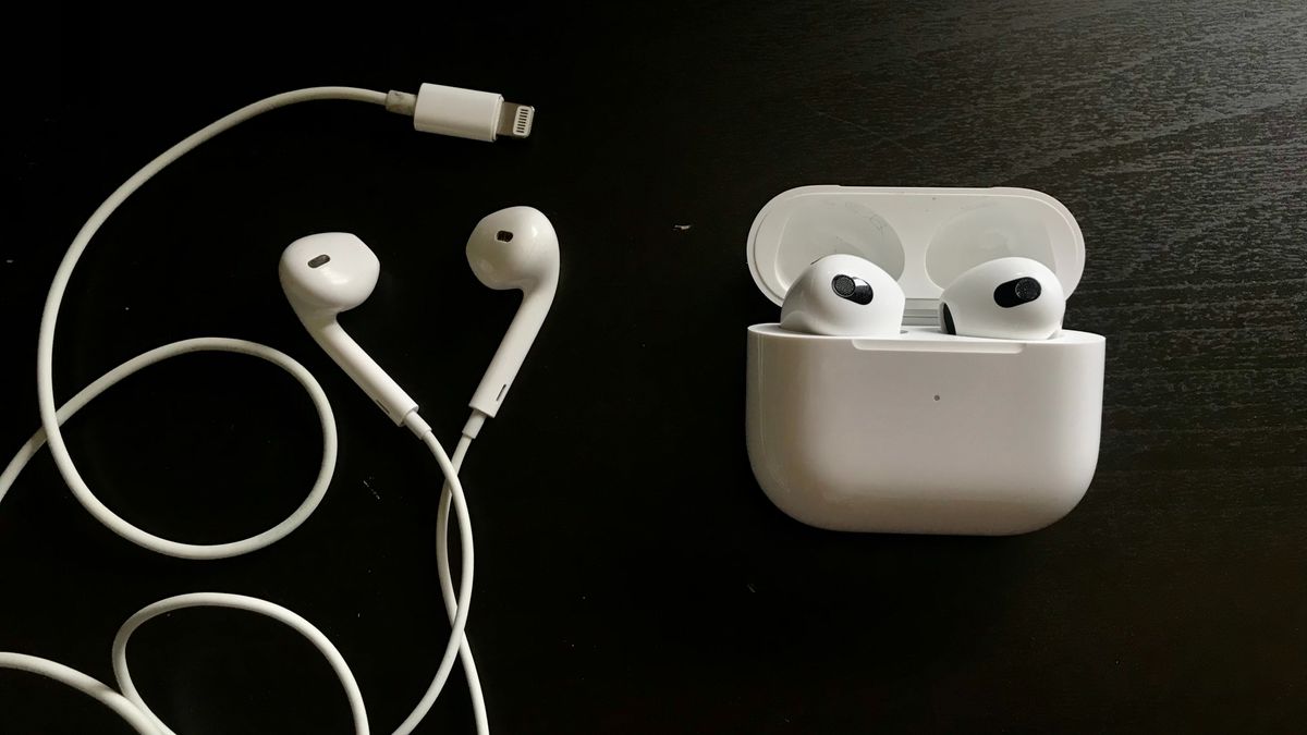 pedicab Sprængstoffer Eddike Why I still think Apple's super-cheap wired EarPods are better than any  AirPods | TechRadar