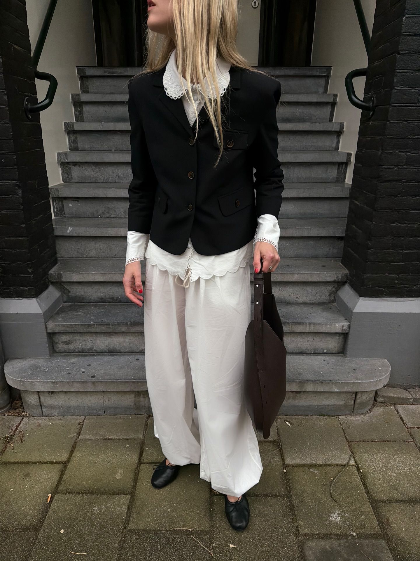 Linda Tol in ballet flats.