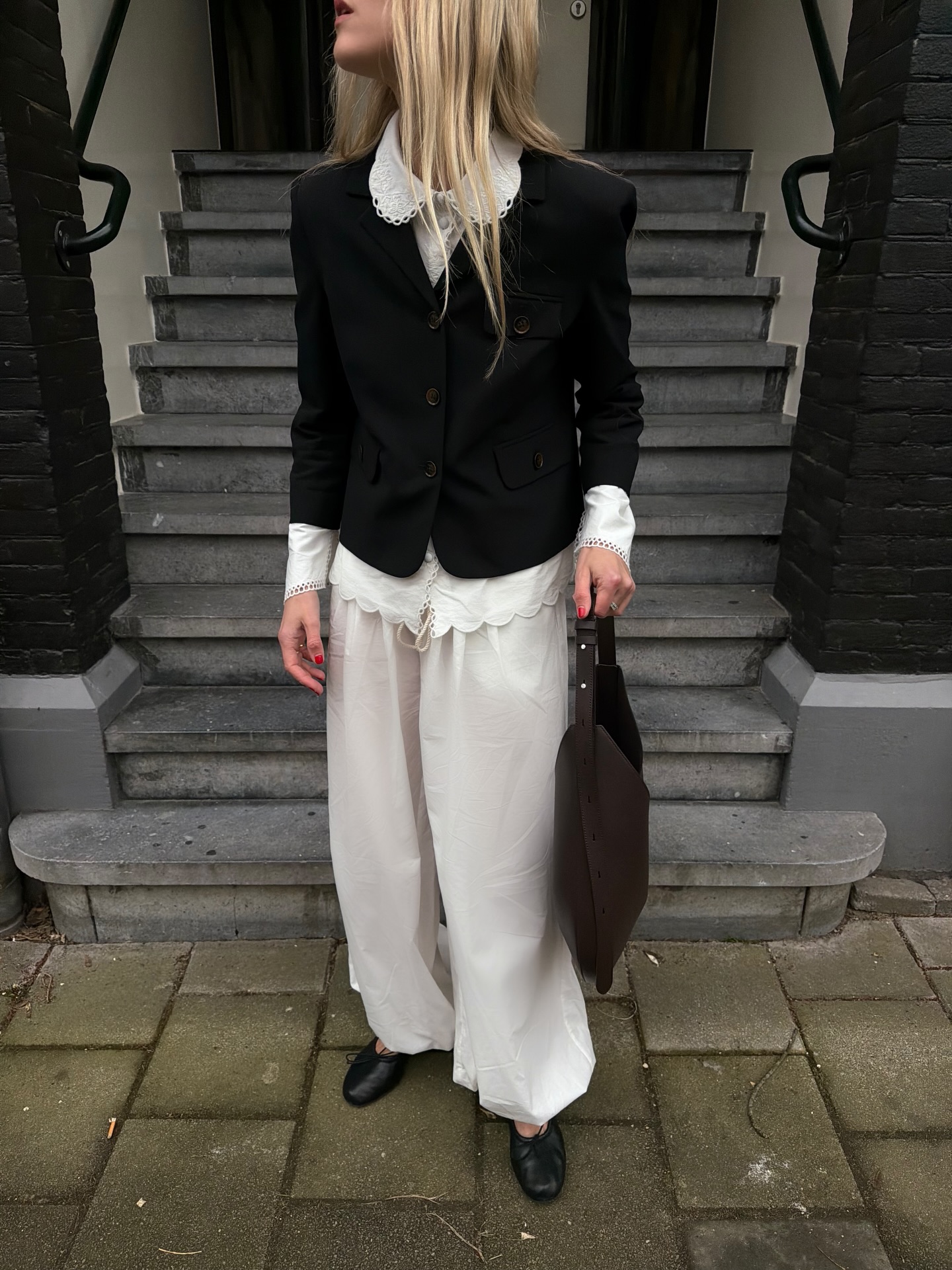 Linda Tol in ballet flats.
