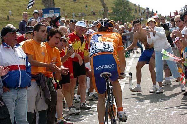 Denis Menchov (Rabobank) rides through the crowds.