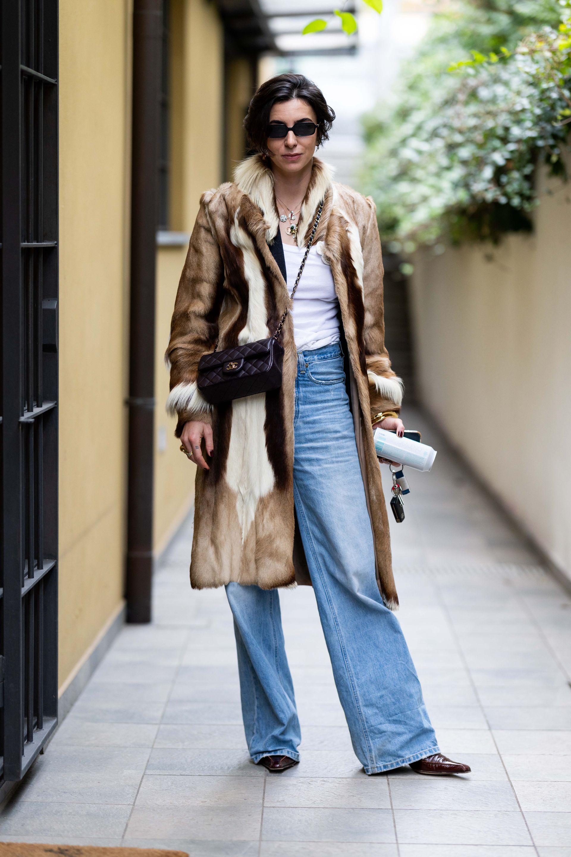 Woman wearing a light wash jeans outfit.