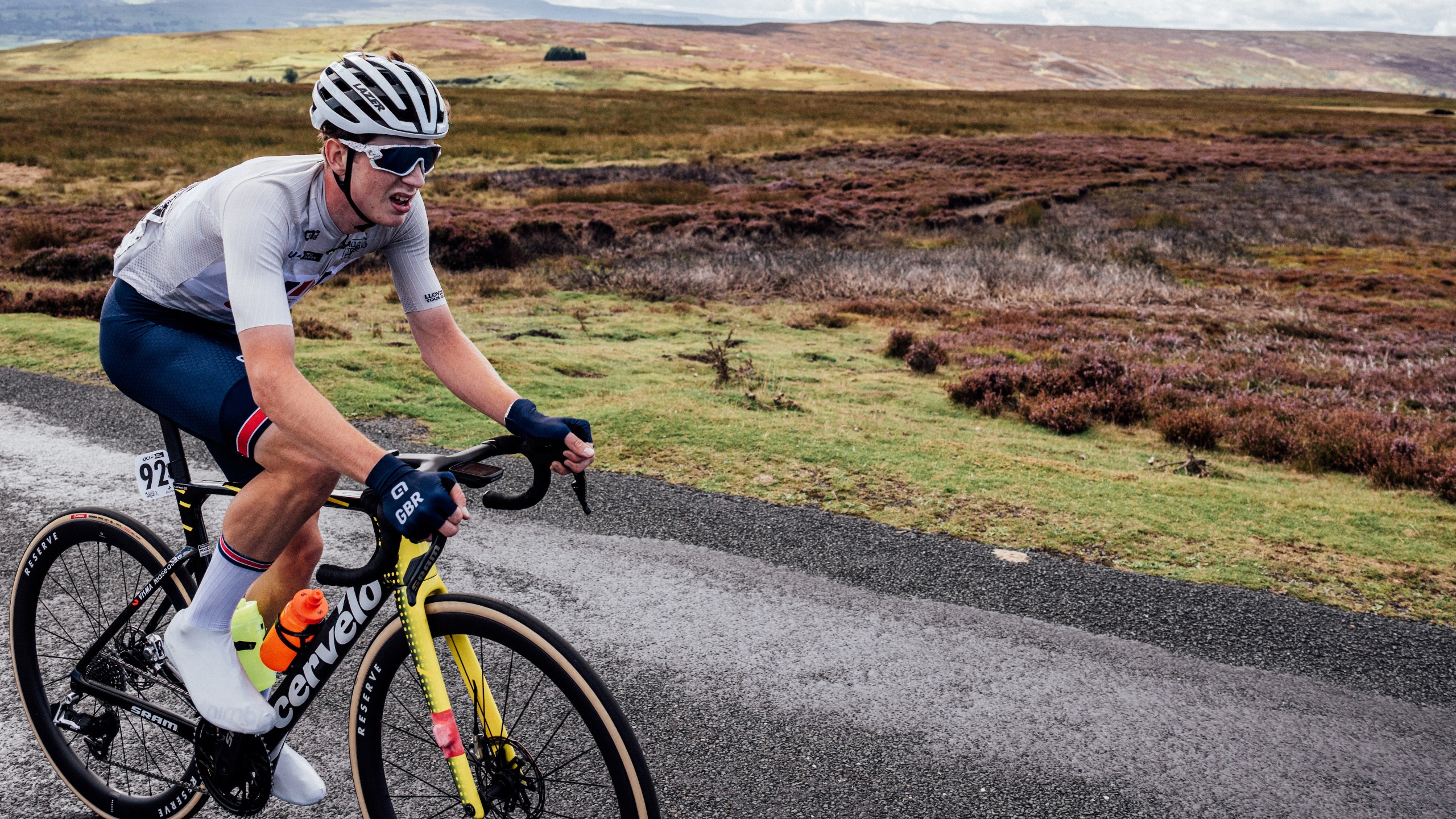 Elliot Rowe riding in the 2026 Tour of Britain